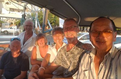 Le balcon posé sur la mer (49-1) à Σκύρος. Le balcon de la convivialité