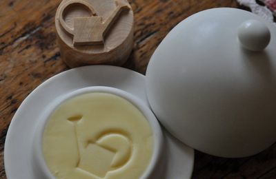 Poinçon à beurre personnalisé en buis, astuce d'utilisation de Pierrette  d'Ambiance Jardin