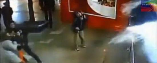 Chine : La vitre d'un aquarium à requins explose en plein centre commercial