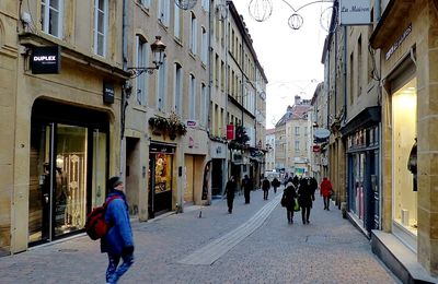 Metz / Quand on n'a pas de tête il faut y avoir des jambes...
