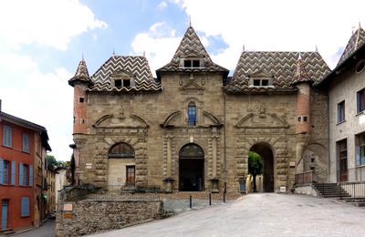 Saint Antoine l'Abbaye, une cité médiévale