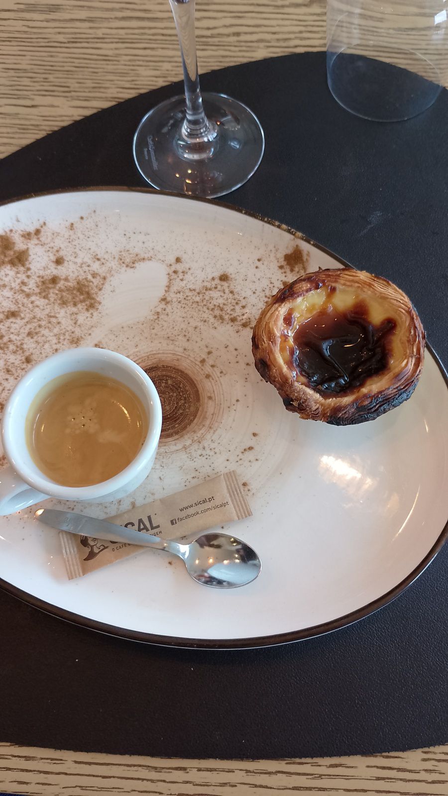 Pastel de Nata et café, le tout excellent 