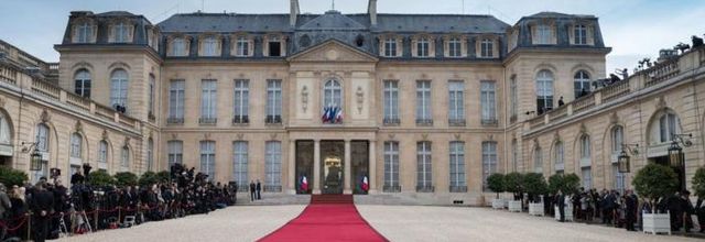La République aux mains du monarque