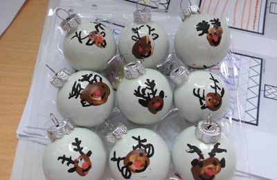 Pour le marché de noël : le boule renne (avec empreinte doigt)