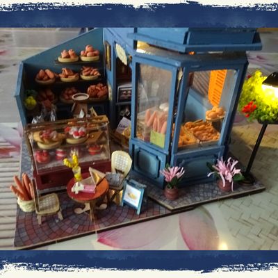 Miniature boulangerie-pâtisserie terminée .