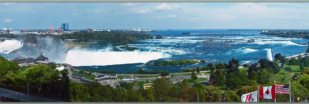 Panorama vu de notre chambre d'hôtel - Niagara Falls - Ontario - Canada