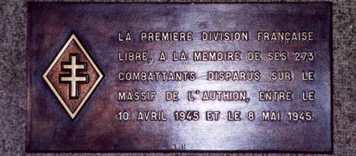 * Dur chemin qui se termine :  "BIR HAKEIM-L'AUTHION..."