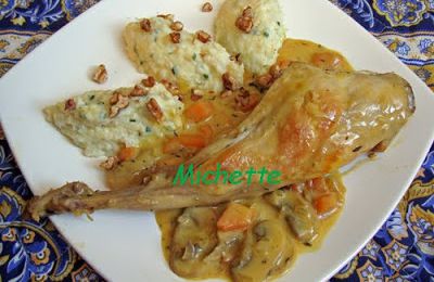 Cuisse de lapin à la sauce aux noix, purée céleri rave, champignons