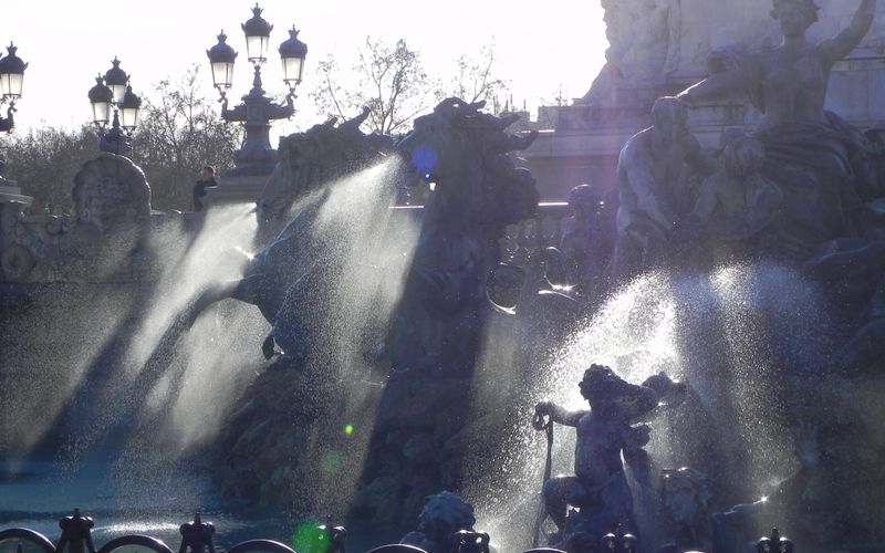 Fontaine avec effet du soleil