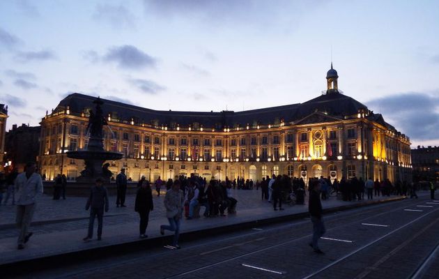 Le soir de la fête du fleuve à Bordeaux