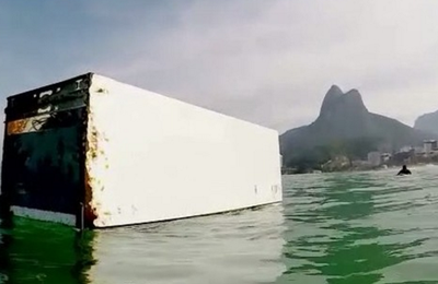 Le frigo et le surfeur...