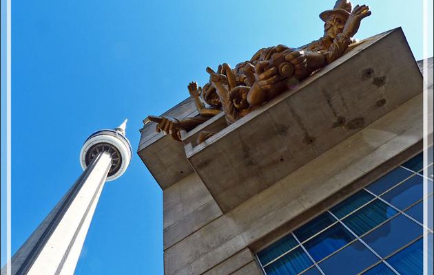 Sculpture : The Audience - Toronto - Ontario - Canada