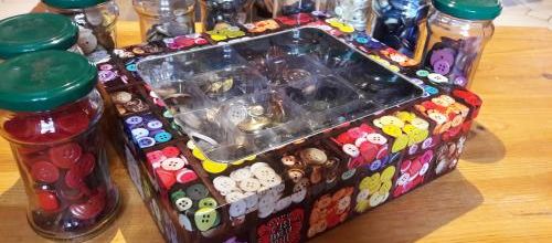 Une boîte à boutons