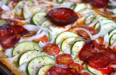 Maxi Pizza ! (Aubergine, mozza, courgette, tomate & chorizo)