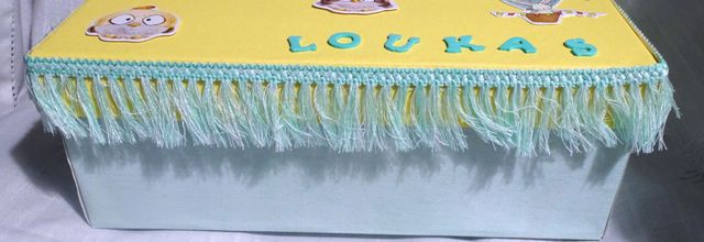 Boîte naissance et sa carte assortie .