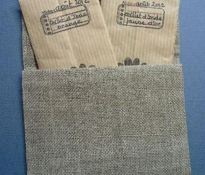 Petite pochette brodée pour le jardin