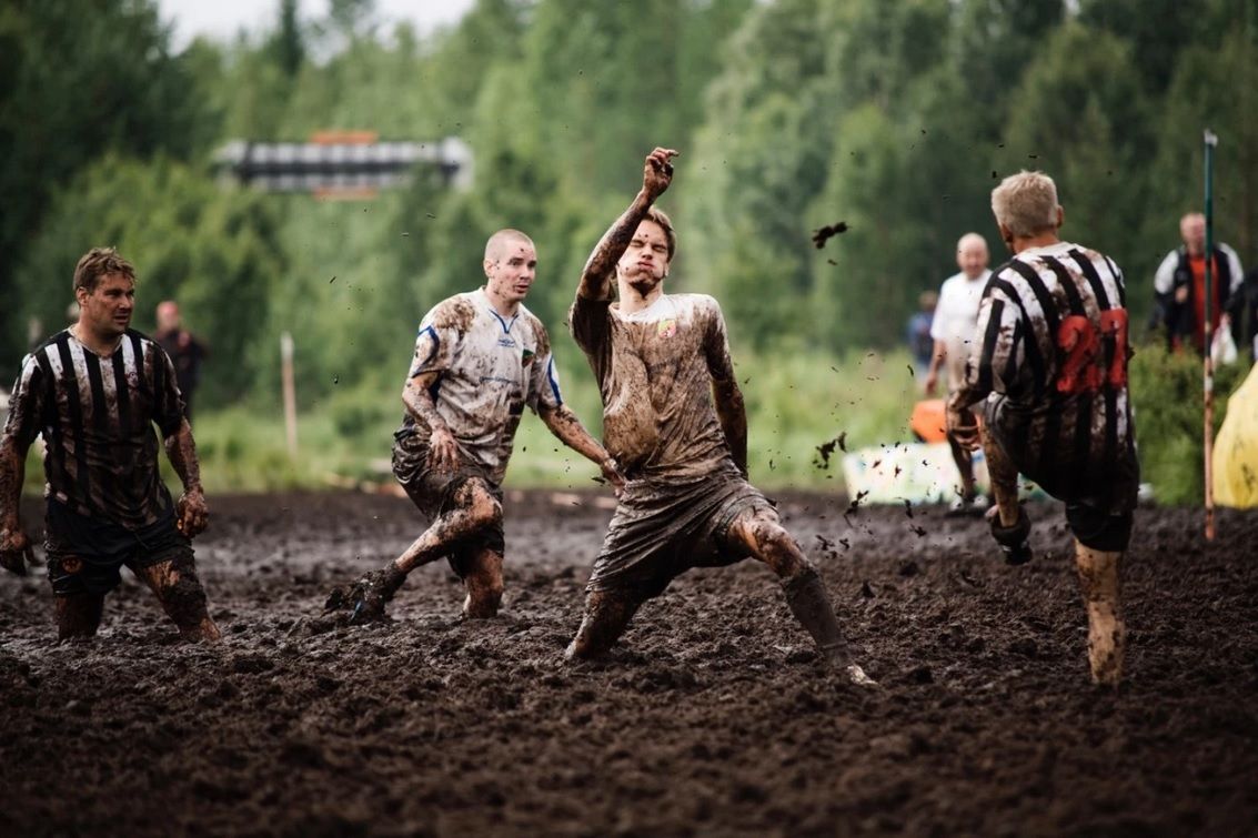 ''Foot de boue'', le swamp soccer nous vient de Finlande.jpg