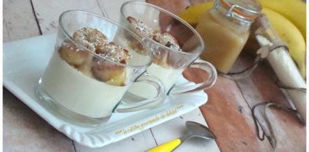 PANNA COTTA À LA NOIX DE COCO ET À LA BANANE