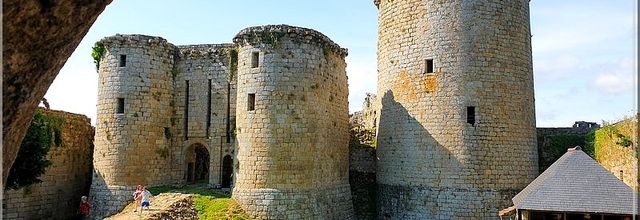 1088 - Tonquédec, dans les Côtes-d’Armor (22) (le Château)