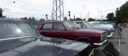 Voyage Transsibérien 2017, le 14/07, 7ème jour,  Novossibirsk, vieilles voitures