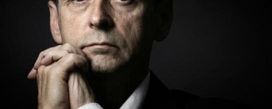 Béziers : Ménard s'attaque aux musulmans qui protègent une messe de Noël mais Bernard Cazeneuve lui répond en transmettant  son "respect" aux musulmans qui ont protégé  les églises  