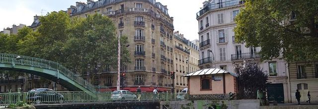 Canal Saint-Martin : L'écluse et le Pont Tournant de la Grange aux Belles
