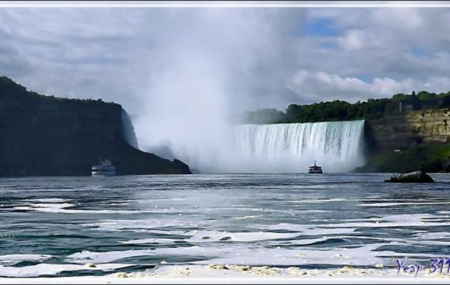 C'est parti pour aller sous "la grande douche" ! - Niagara Falls - Ontario - Canada