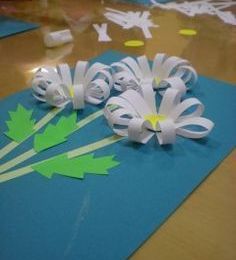 Idée Pinterest : Bricolages en forme de fleurs.