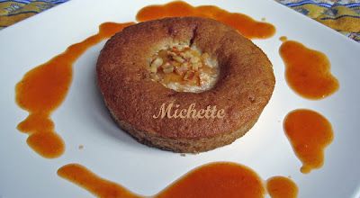 Couronne biscuitée à la pêche, coulis d'abricot