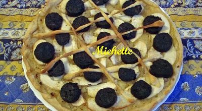 Pizza aux oignons, pomme et boudin noir