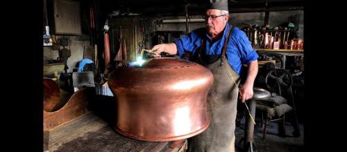 "Au son du chaudron" ou le savoir-faire d'un des derniers chaudronniers