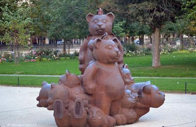 Jardin des Tuileries : FIAC 2017 : "Famille Ursini" de Erik Dietman (1999)