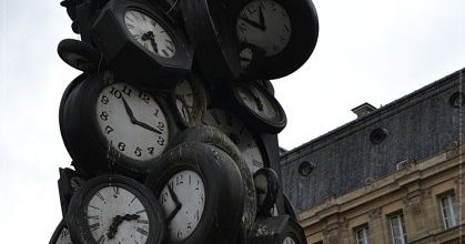"L'heure pour tous" de Arman-Cour de Rome, Gare Saint Lazare