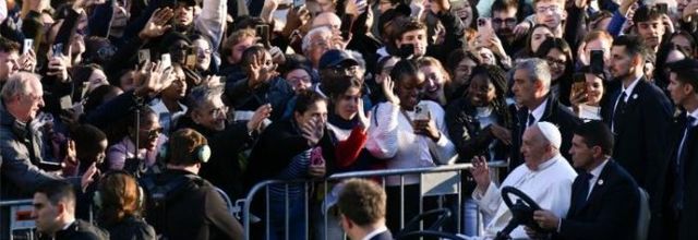 François aux étudiants, «chacun de vous peut changer le monde»