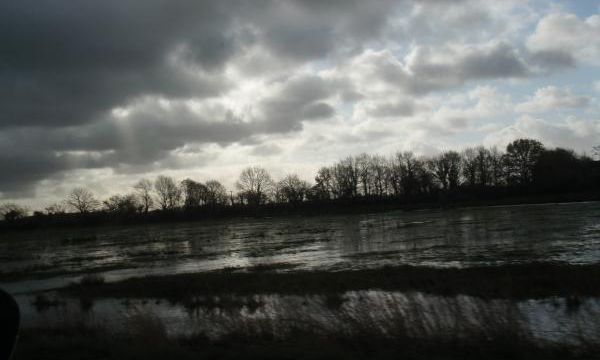 SUR LA ROUTE APRES LA TEMPETE ENTRE SAINT NAZAIRE ET NANTES