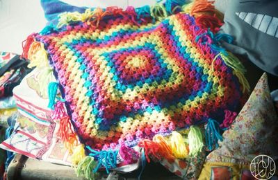 Une petite couverture pour bébé en granny