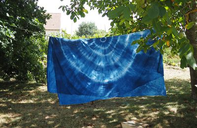 J'ai testé la teinture à l'indigo (pour faire des nappes uniques !)