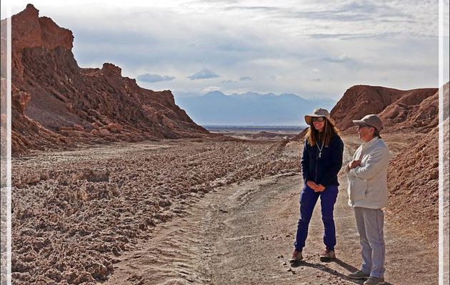 15/03/2022 : notre guide de hier, Felipe, est remplacé par sa compagne, Emilie, qui va, ce matin, nous faire visiter la Vallecito - Cordillera de la Sal - San Pedro de Atacama - Chili