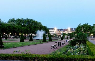 Metz / Quand la nuit tombe sur l'Esplanade...