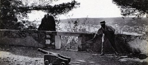 * Le traditionnel "coup de canon" à Nice : son histoire et sa résonance dans la Libération