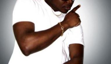 Micko PhenomeneM chante les jolies filles