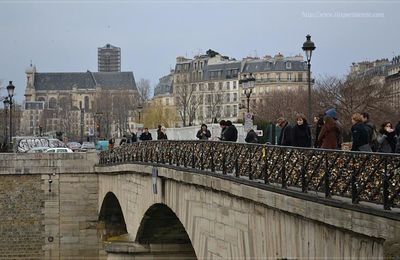 L'île de la Cité : Pont de l'Archevêché