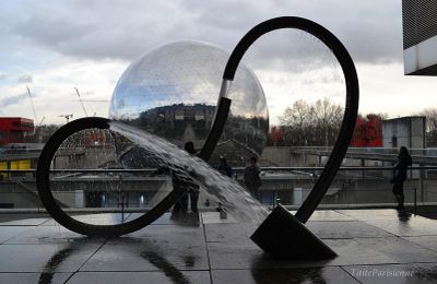 Entrée de la Cité des Sciences : Sigma Antigravitationnel