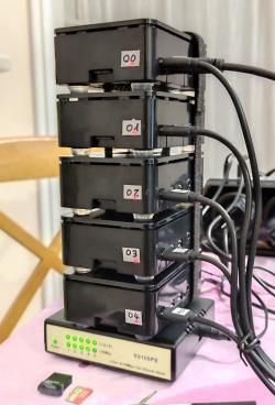 Cluster de 5 Raspberry Pi 4 - premiers pas