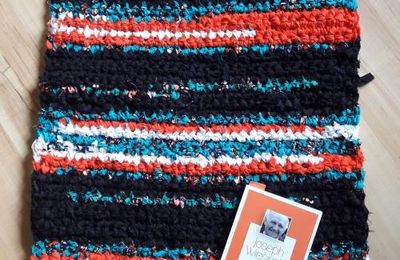 Tapis en traphilo noir et wax