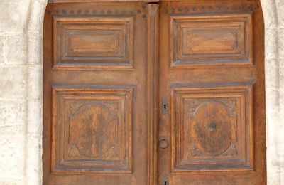 VIEILLES PORTES ET FENETRES A LA ROQUEBRUSSANNE