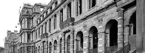 Une arcade du Palais des Tuileries reconstruite dans le Jardin