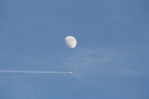 La Lune Gibbeuse et l'avion