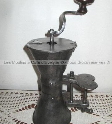 Les Moulins à Café d'Evelyne Collection Privée ©