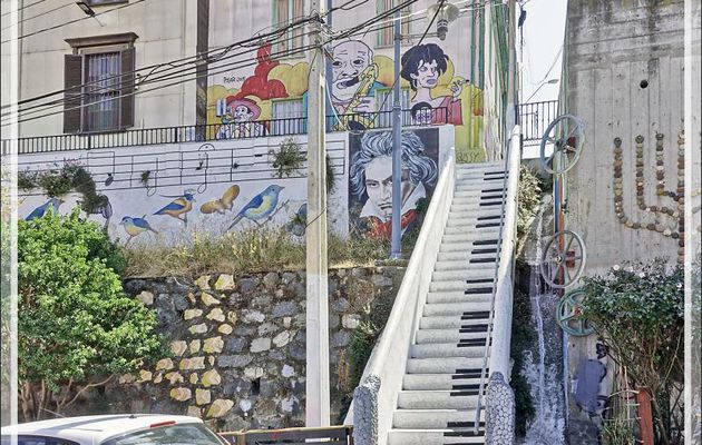 20/03/2022 : suite de la balade dans les ruelles de la colline Cerro Conception - Valparaiso - Chili